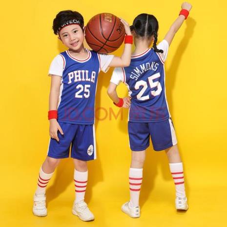 冬天小学生打篮球穿什么装备