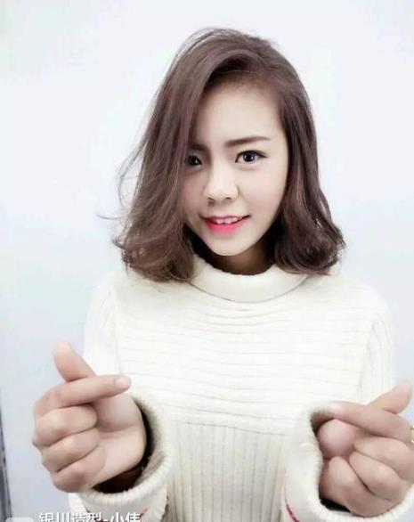 女孩发锁骨照怎么调侃