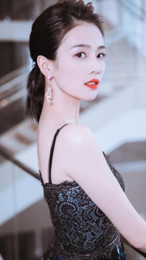 李沁和白鹿是双胞胎吗