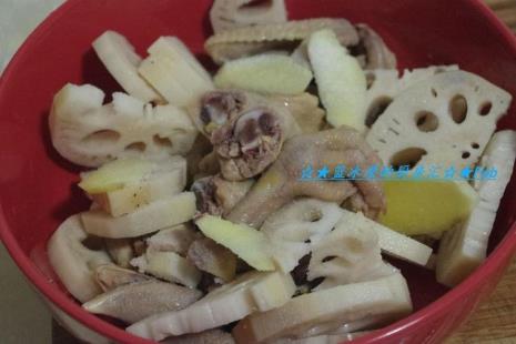 鸡肉炖藕的家常做法大全