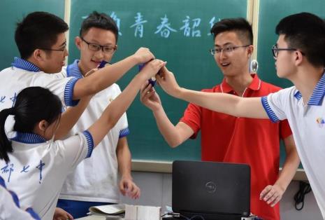中考男生头发要求