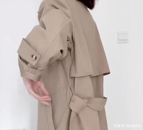 大衣后面腰带的系法