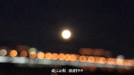 今天的月亮怎么缺了一角