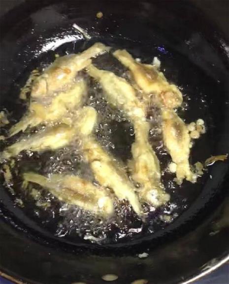 炸鱼放小苏打能酥脆吗
