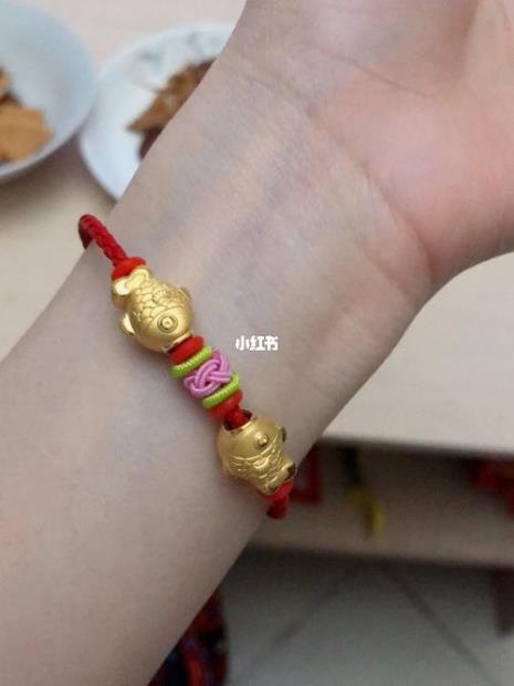 周大福小鱼串成的链子