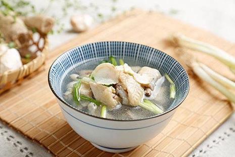 人参炖鸡可以放萝卜吗
