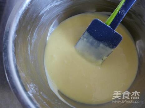 为什么蛋糕加面粉后搅拌不均匀