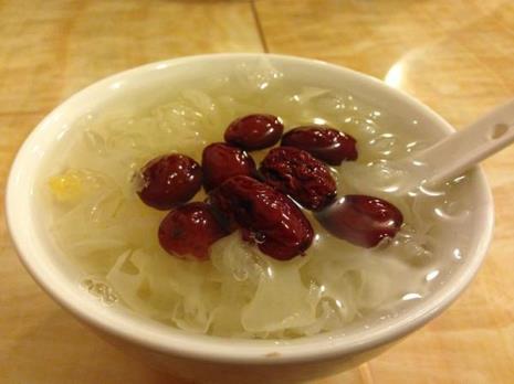 银耳汤做好后还能加水吗