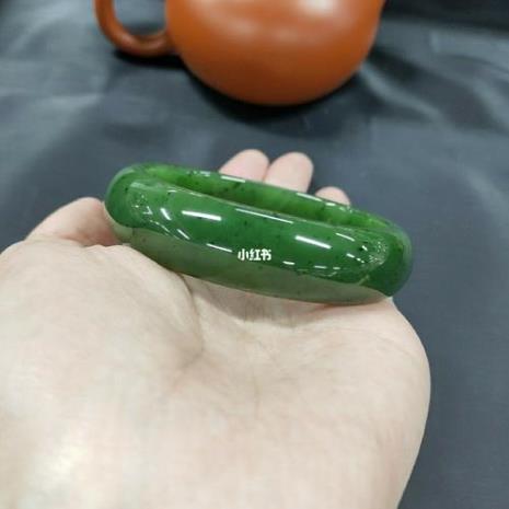 碧玉手镯有裂能要吗