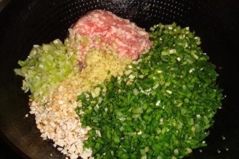 生肉饺子馅怎么调最好吃
