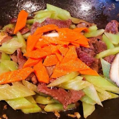 牛肉可以和什么一起炒