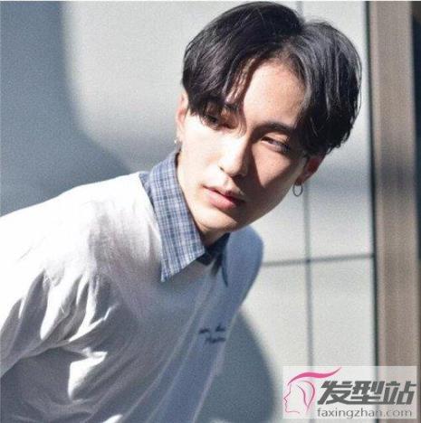 中分纹理烫剪完会变直吗