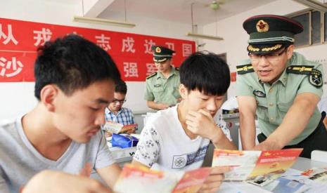 大学生当兵考军校有什么好处