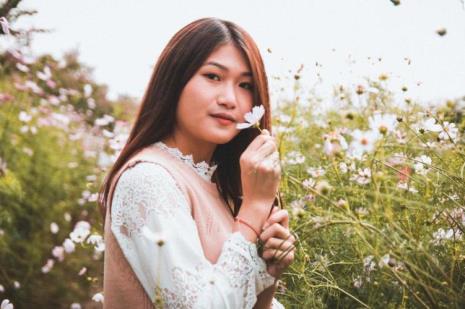 长期单身的女人想念男人怎办