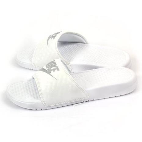 nike拖鞋脚背紧吗