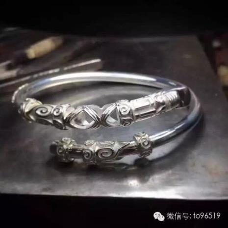 银饰品为什么会在洗澡时变黑