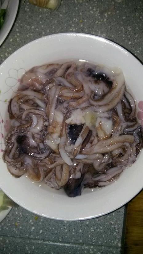 小鱿鱼做法及清洗
