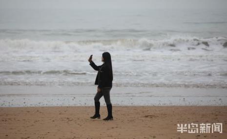 青岛的沙滩哪个风浪比较小