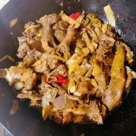 桃子姐酸笋鸡的做法