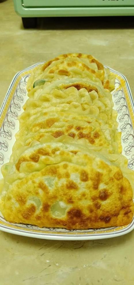 老饭骨韭菜鸡蛋盒子的家常做法