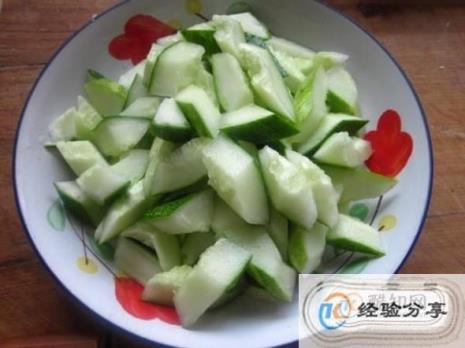 凉拌黄瓜需要削皮吗