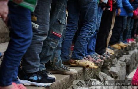 为什么不能穿凉鞋去学校