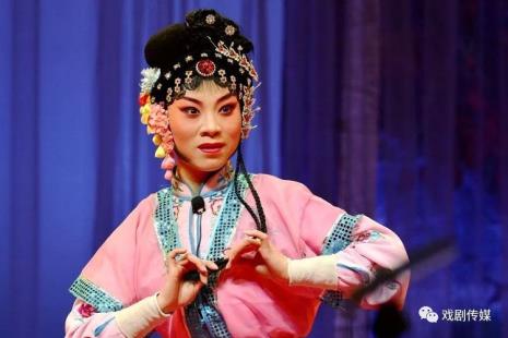 泪的小花原唱现场版