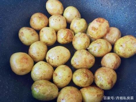 十块钱大约能买几个土豆