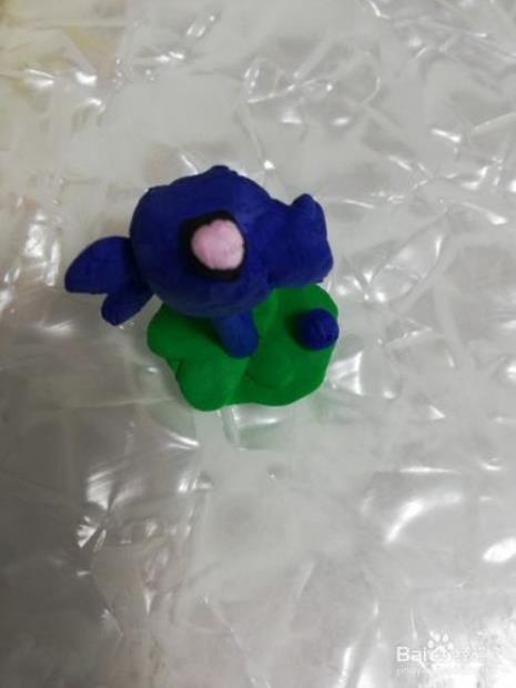 怎样用橡皮泥做一个青
