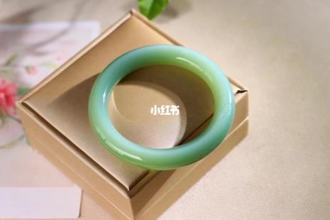 粉青猫眼手镯有收藏价值吗