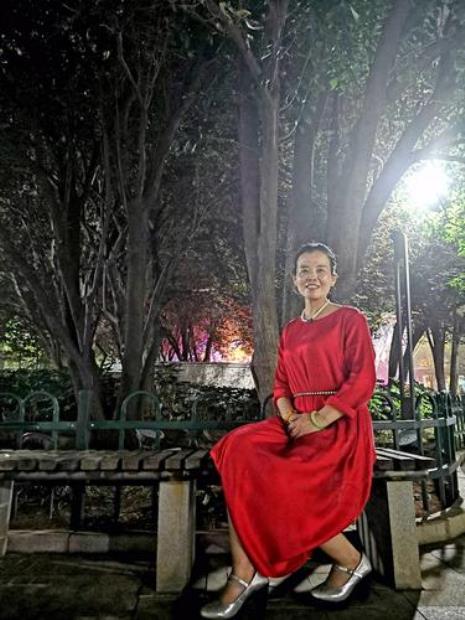 夜幕下的美女美景美句