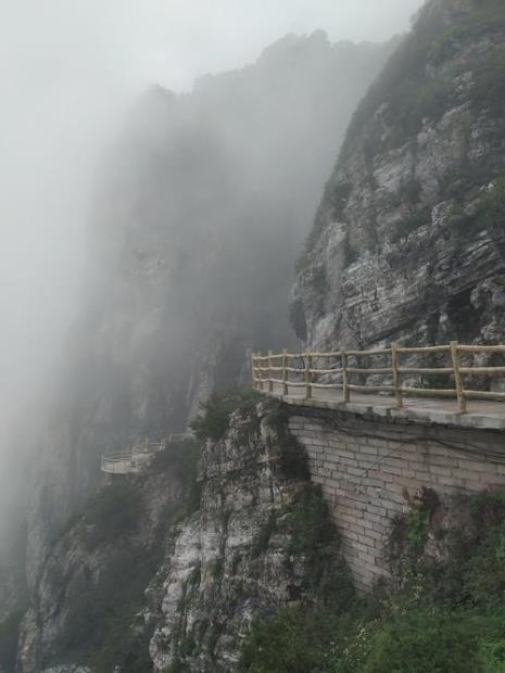 白石山和华山哪个高