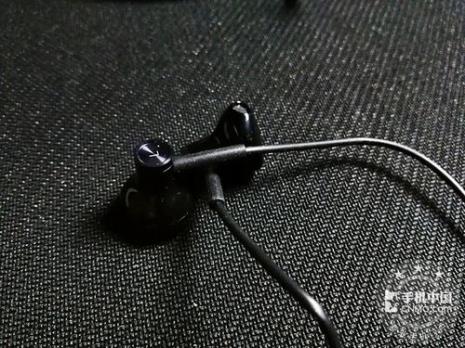 半入耳式耳塞是什么