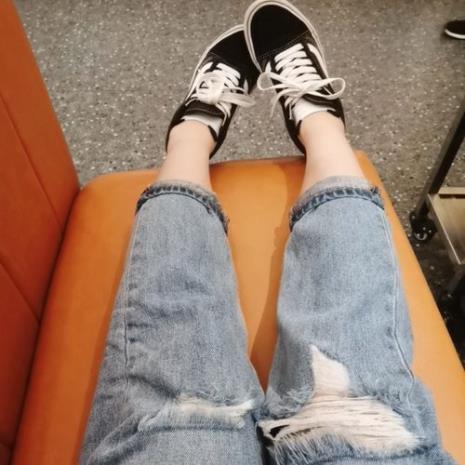 女生回伸腿表情是什么意思