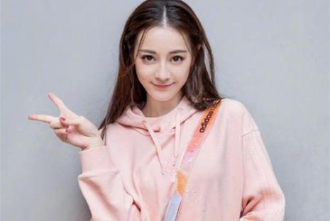 介绍迪丽热巴的英语演讲稿