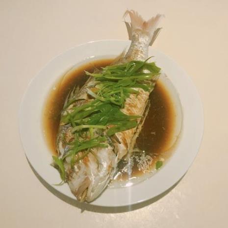 酸汤鲷鱼的做法