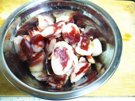 腊肠放饭里10分钟能熟吗