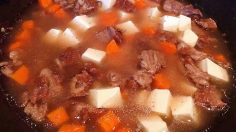 红烧牛腩豆腐的做法