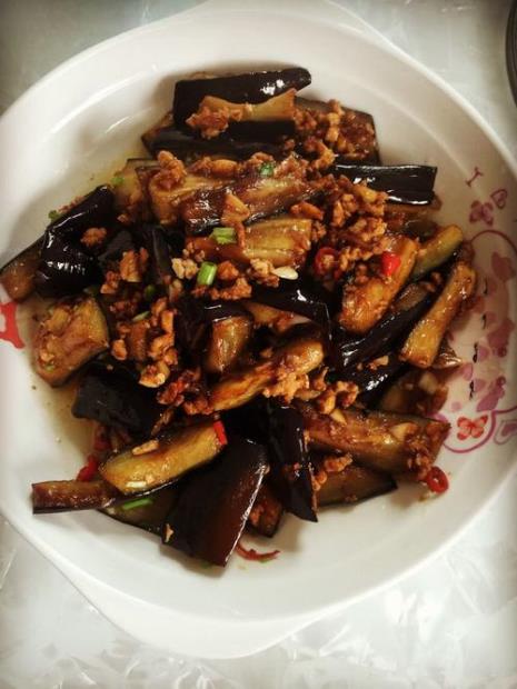 茄子干烩肉的做法