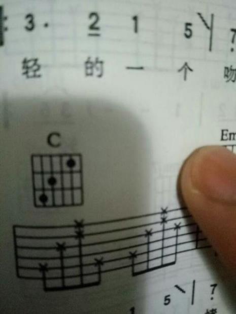 和弦c如何按响