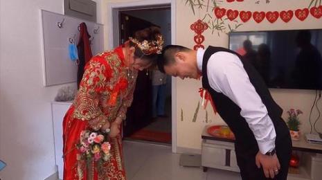 婚礼现场新郎唱什么歌