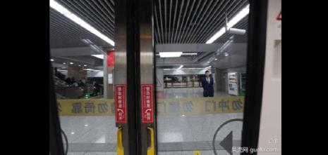 南京地铁车门高度