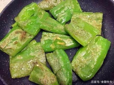 虎皮辣椒的做法