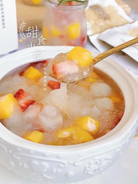 银耳枸杞水果汤的做法