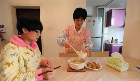 家政和月嫂哪个好做