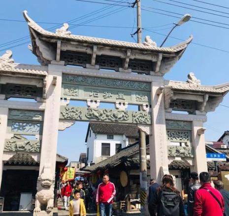 上海新场古镇属于奉贤区吗