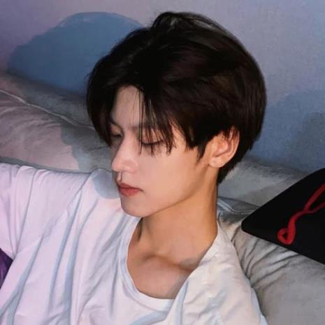 为什么有男生中分很好看
