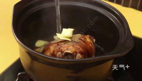 老饭骨冰糖肘子最正宗的做法