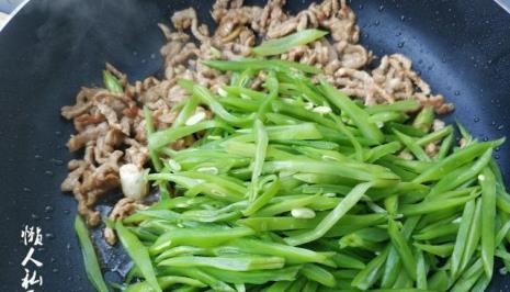 豆角炒肉豆角用焯水吗