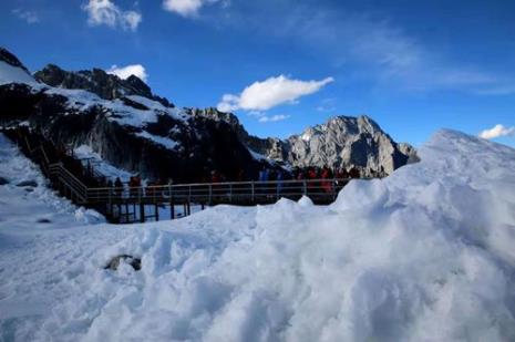 玉龙雪山上的雪为什么终年不化